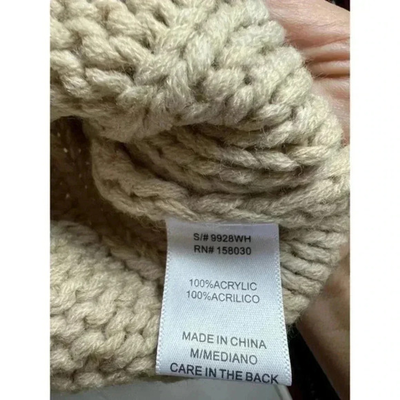 Love Tree Cable Knit Short Turtleneck Sweater in Beige‎ - Picture 9 of 9